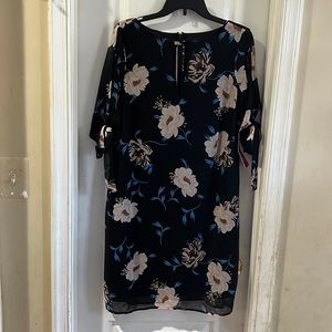 NWT Truth & Fable Floral dress 👗.